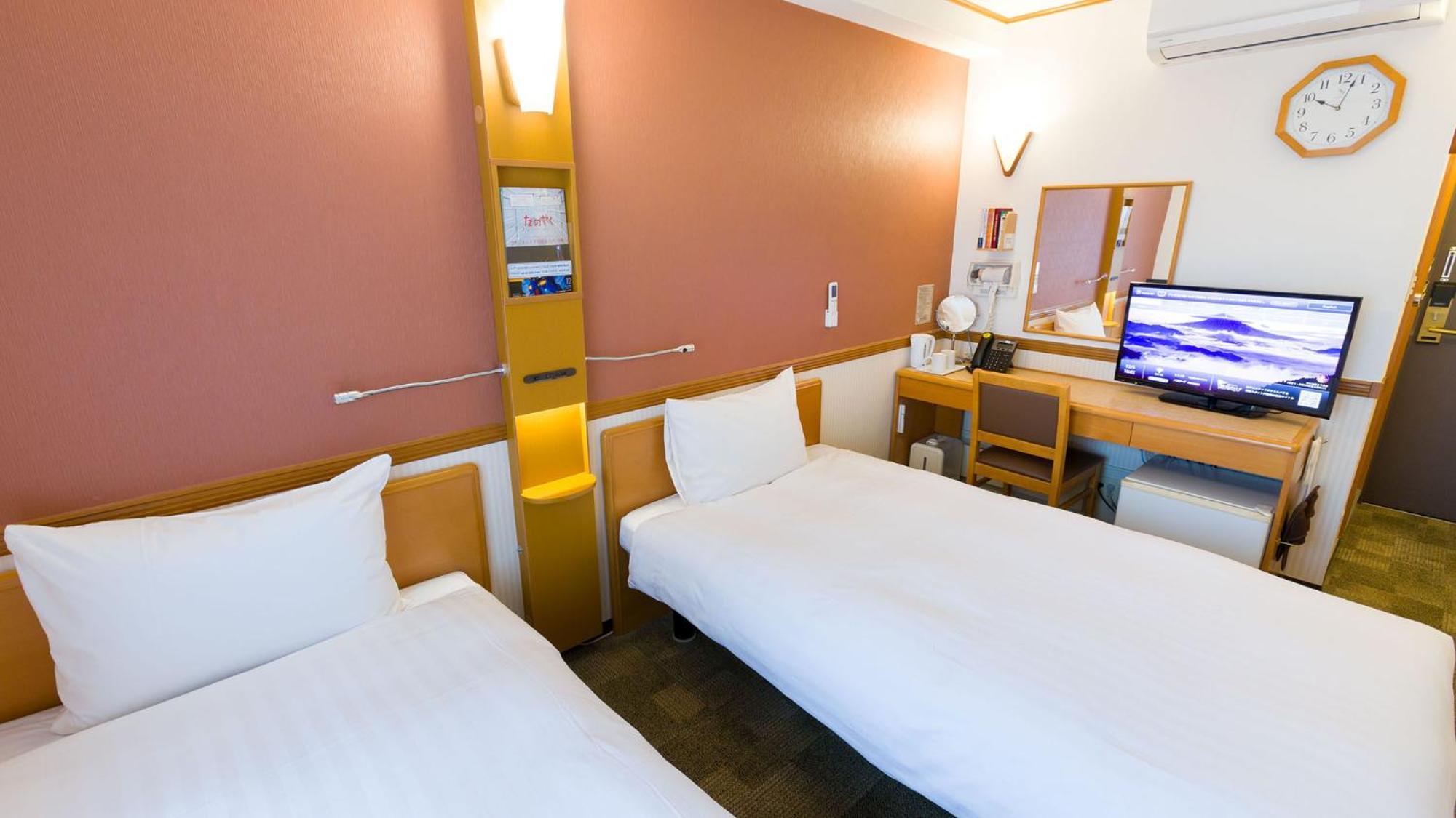 Toyoko Eki Shinkansen Minami Guchi Hotel