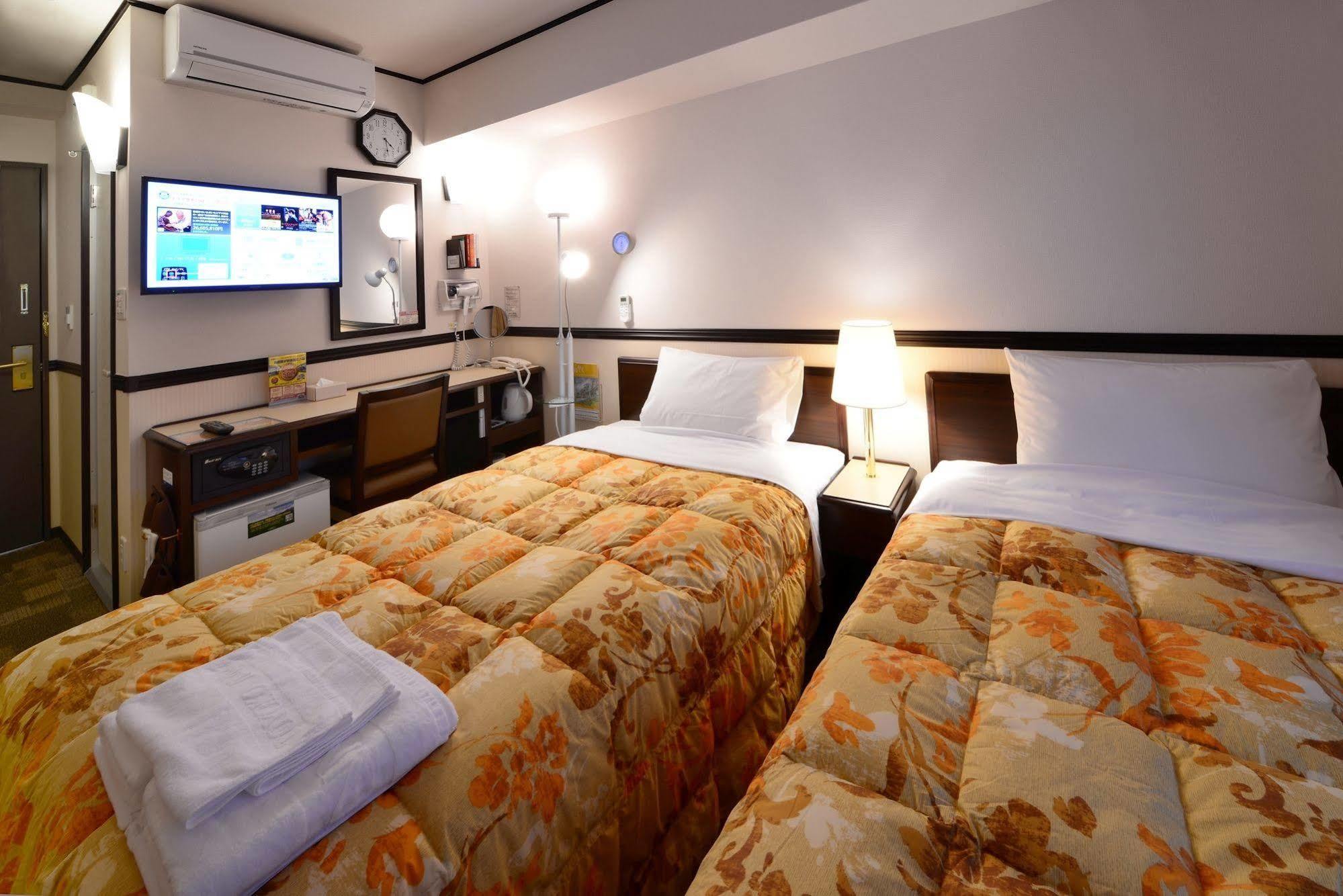 Toyoko Eki Shinkansen Minami Guchi Hotel